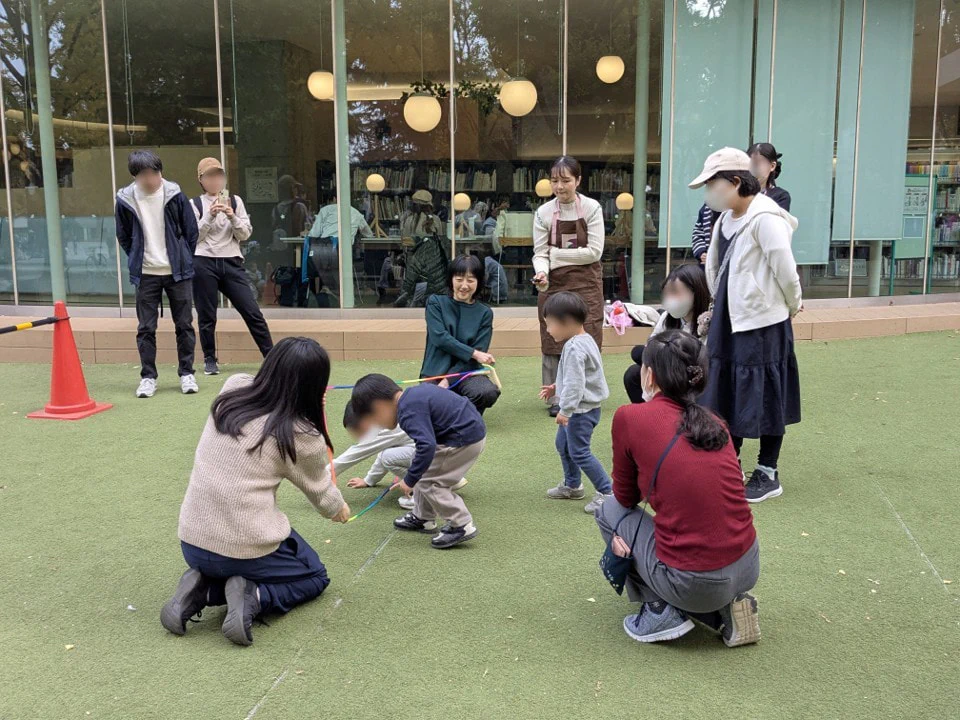 「歌って遊ぼう　わらべ歌！」の様子